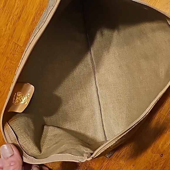 Gucci duffle and pouch. Comes with COA. - Picture 16 of 16